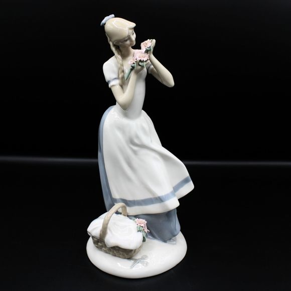 Vintage Franklin Mint Figurine Cecilia The Carnation Maiden Porcelain Sculpture - Picture 1 of 1